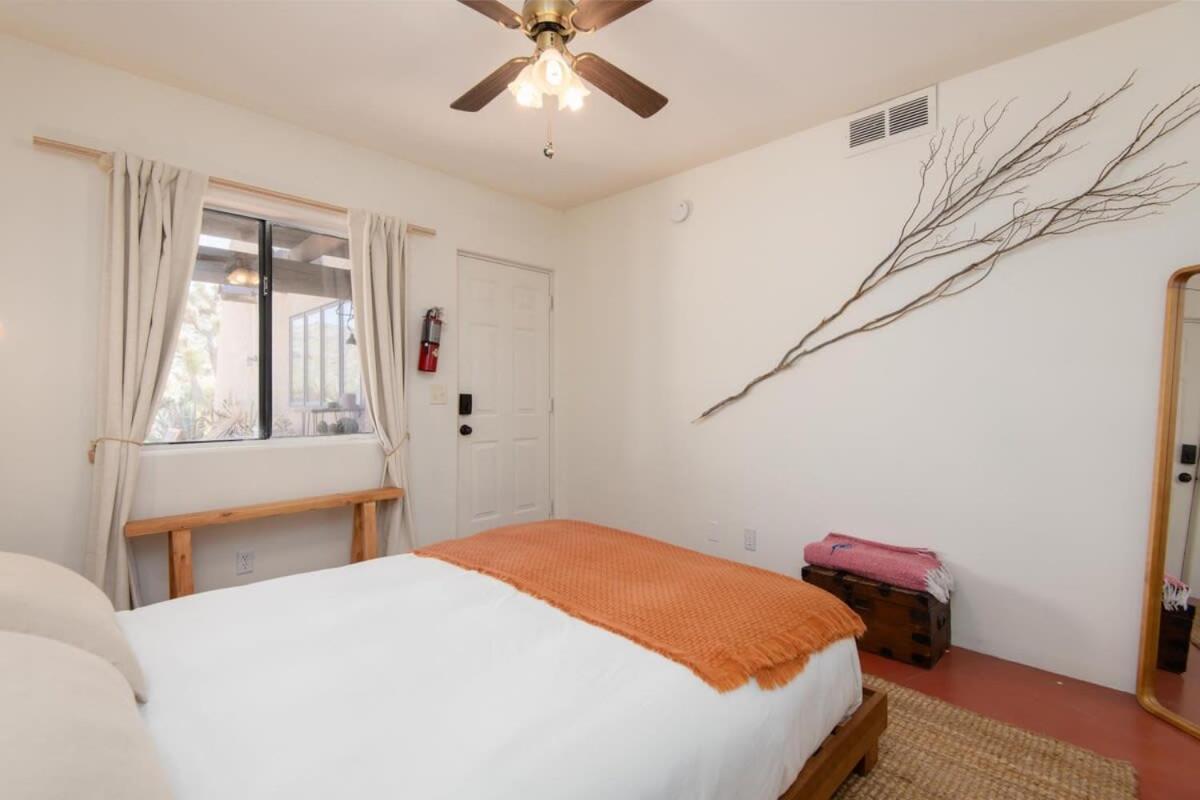 Renovated Lodge - Room 1 With Pool Access Joshua Tree Exterior photo